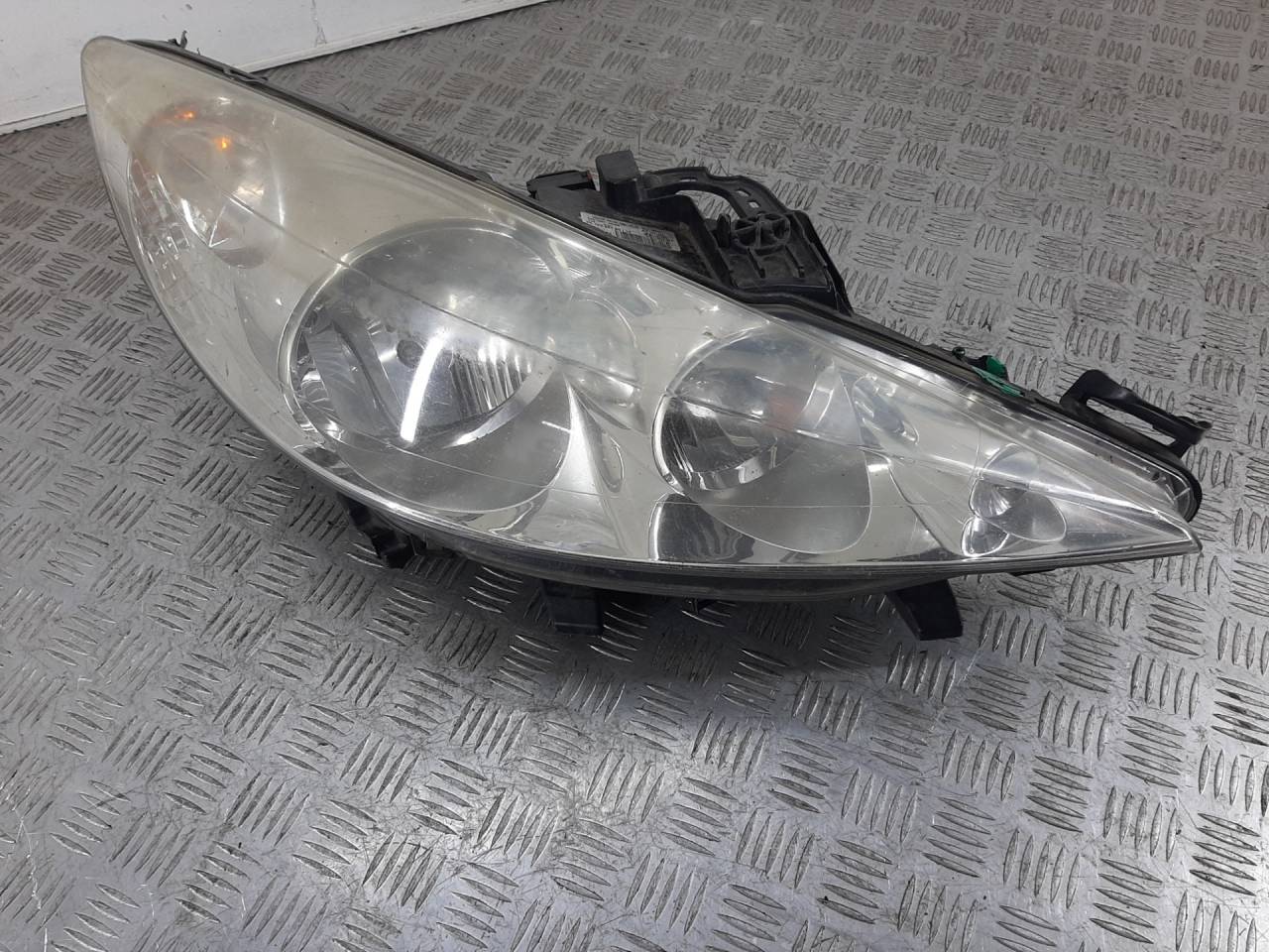 фара правая Peugeot 207 1 поколение 2007 - фото №1