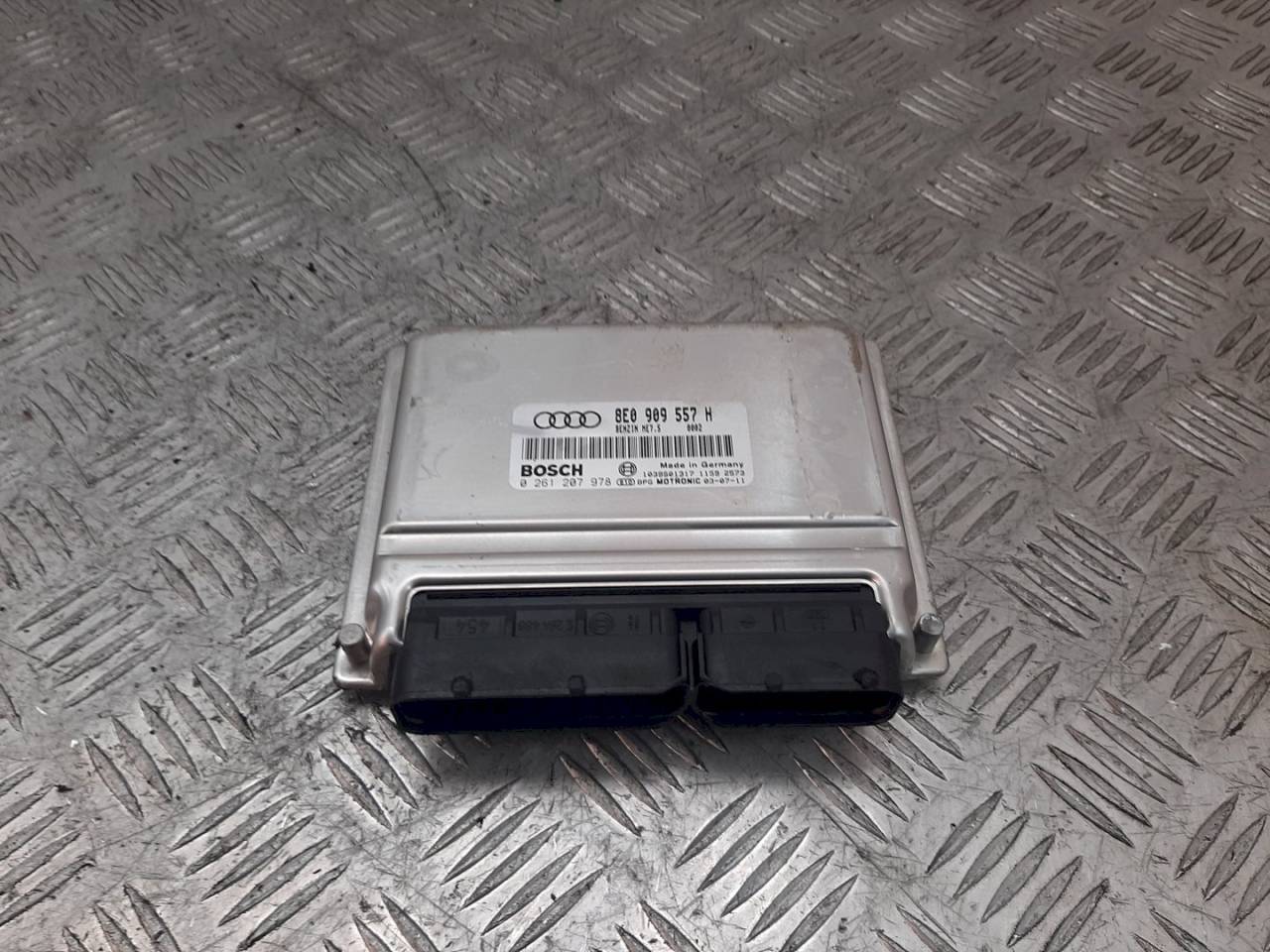 блок управления двигателем Audi A4 B6 2005, 2.0 л., i, 8EO909557H - фото №1