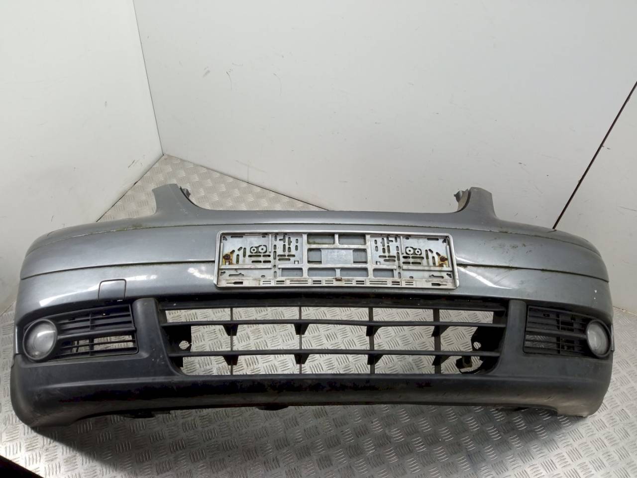 бампер передний Volkswagen Touran 1 поколение 2006 - фото №1