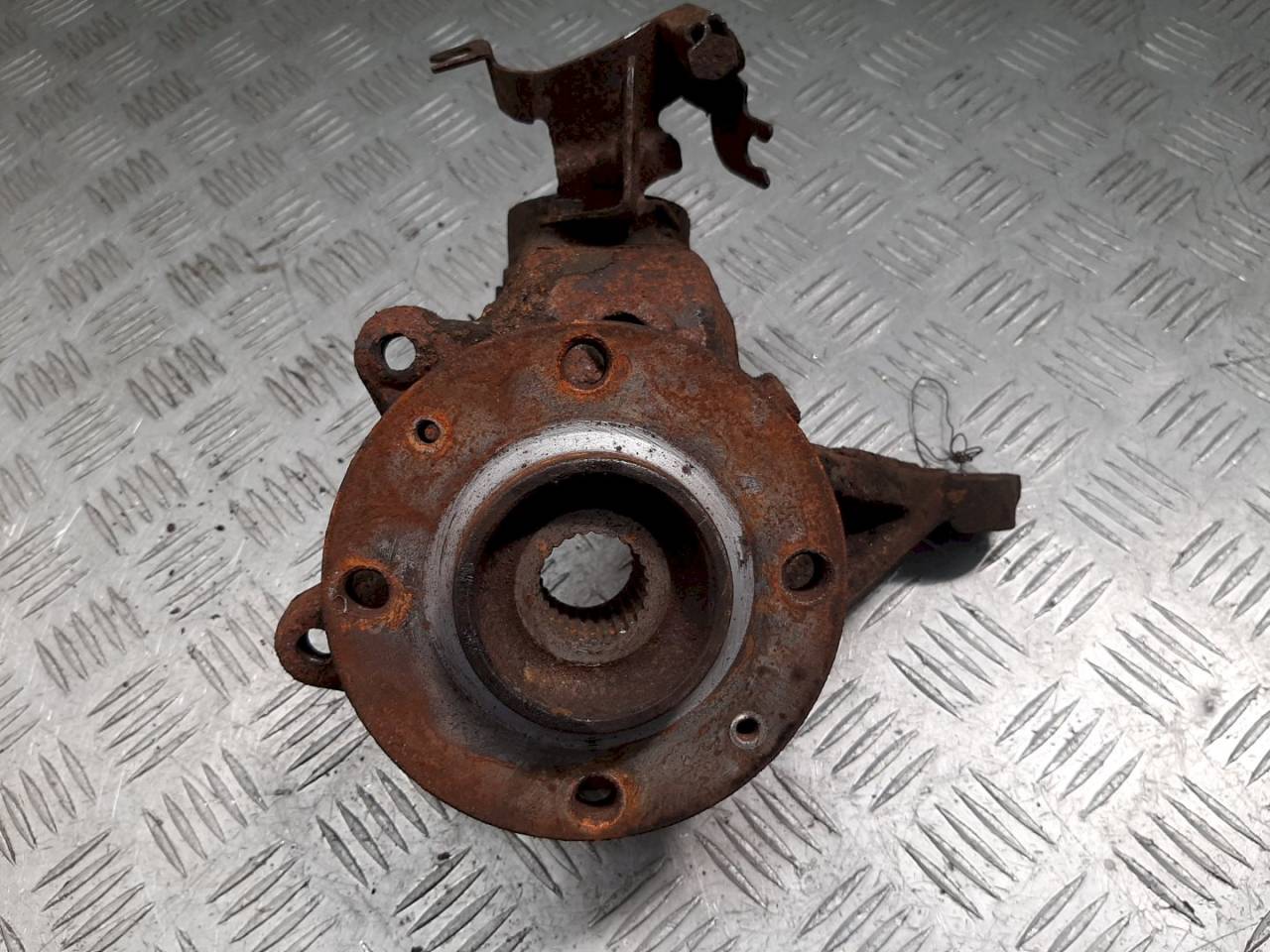 ступица передняя левая Citroen Berlingo 1 поколение (M49) 2000 - фото №1