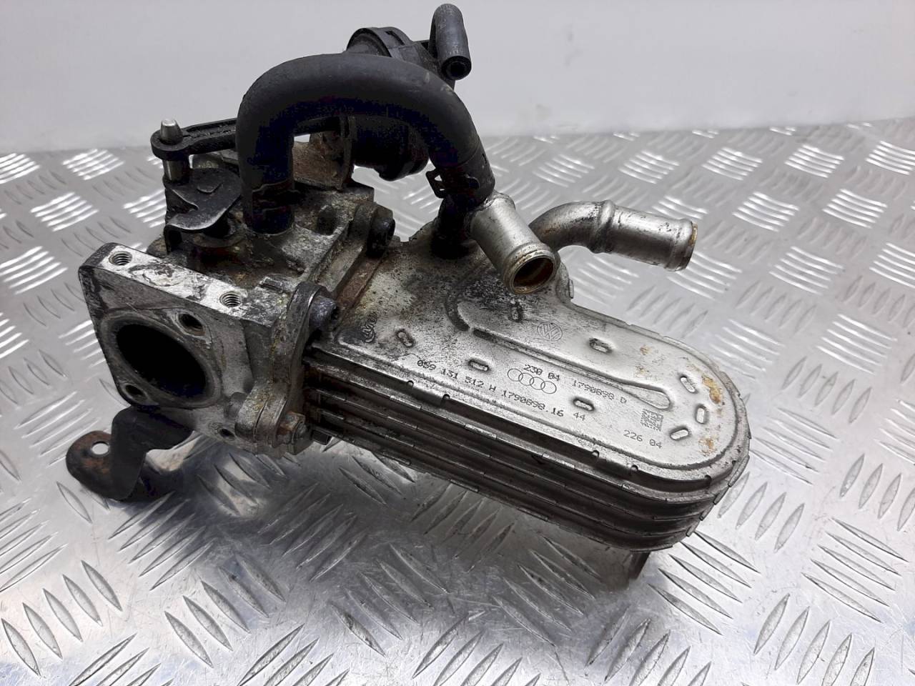 клапан EGR Audi A6 4F/C6 2007, 3.0 л., TDi, 059131512H - фото №1
