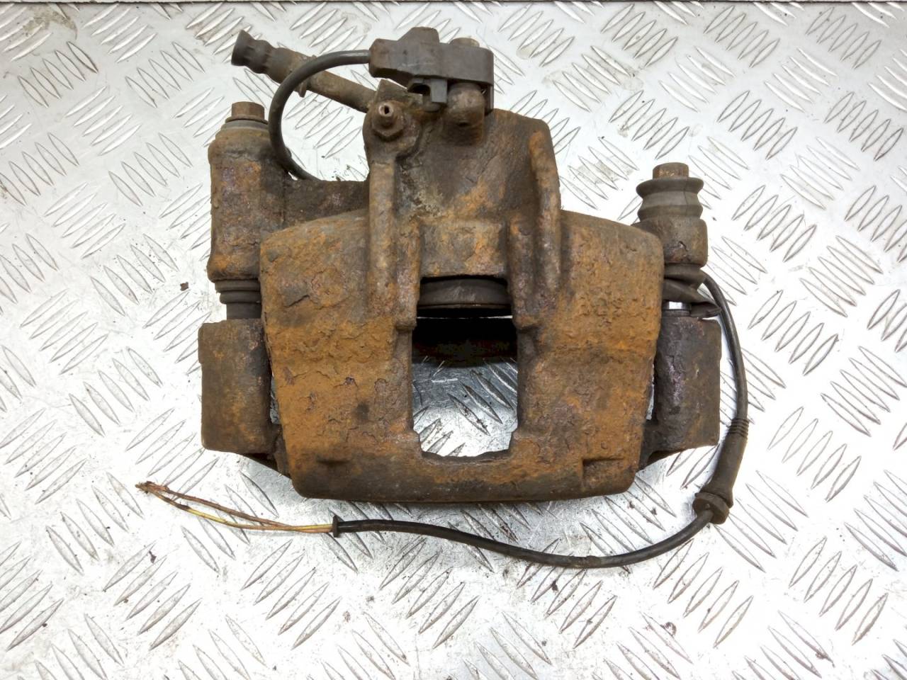 суппорт передний правый Mercedes-Benz Vito W638 1999 - фото №1