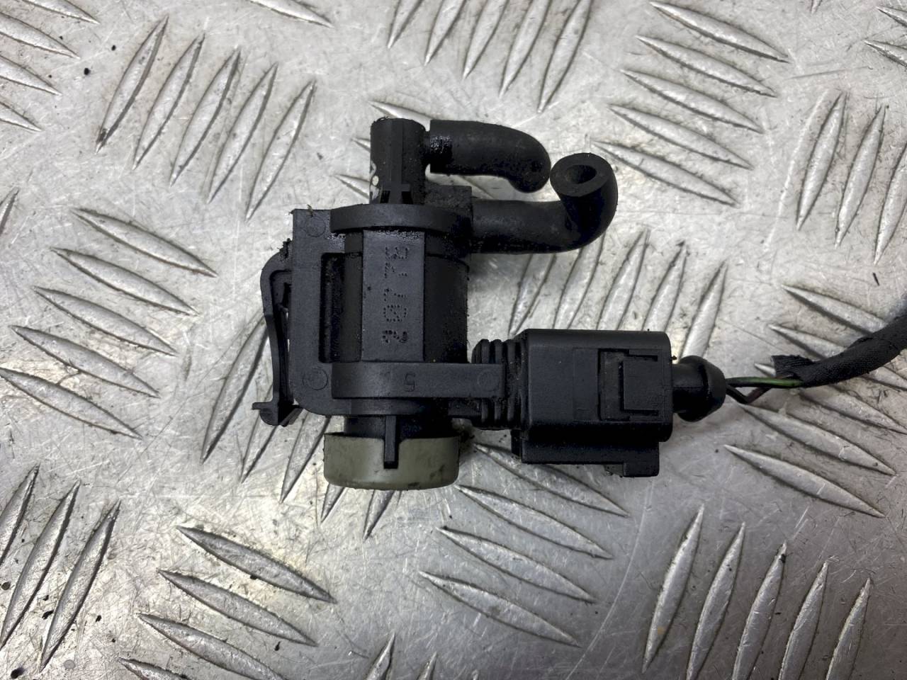 клапан управления турбиной (актуатор) Audi A6 4F/C6 2006, 3.0 л., D, 1K0906283A - фото №1