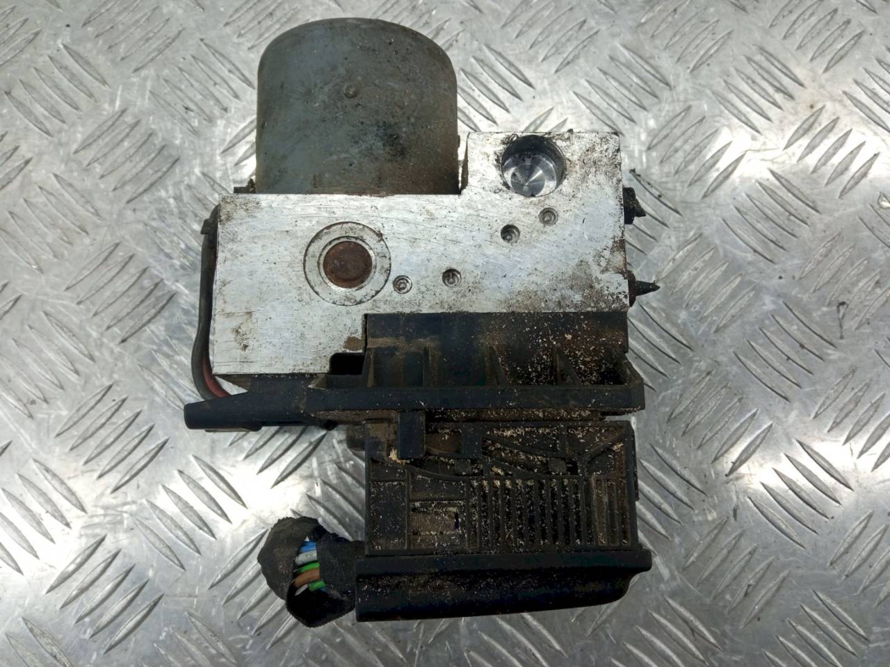 блок ABS Audi A6 4B/C5 2000, 2.5 л., TDi, 8E0614111T - фото №1