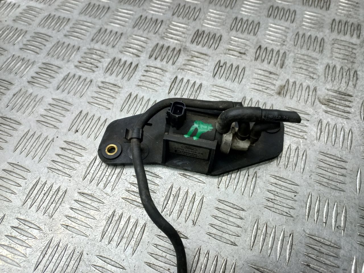 клапан вакуумного управления Ford Mondeo 3 поколение 2003, 2.0 л., дизель, 6S7Q-9S468-AB - фото №1