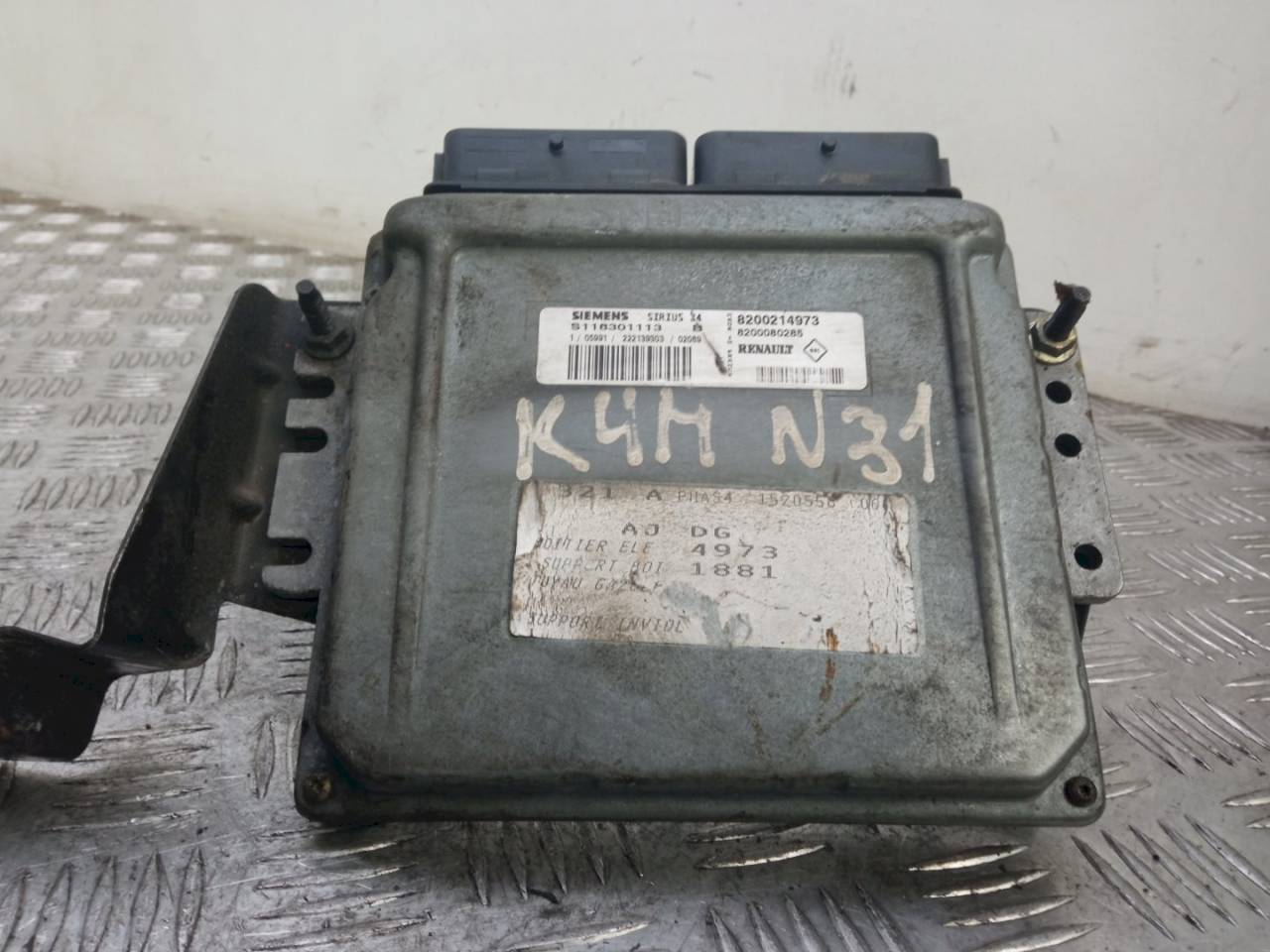 блок управления двигателем Renault Clio 2 поколение 2001, 1.4 л., i, 8200214973 - фото №1