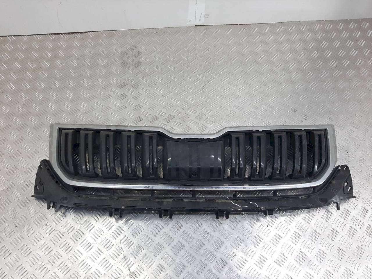 решетка радиатора Skoda Kodiaq 1 поколение 2020, - - фото №1