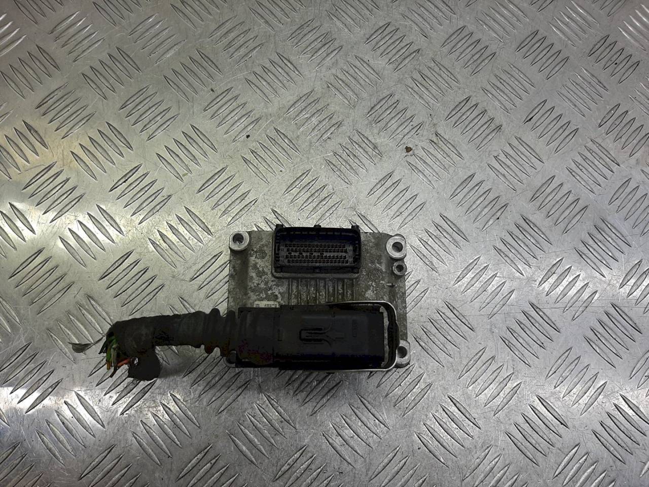 блок управления двигателем Alfa Romeo 147 1 поколение 2003, 2.0 л., 261206708 - фото №1