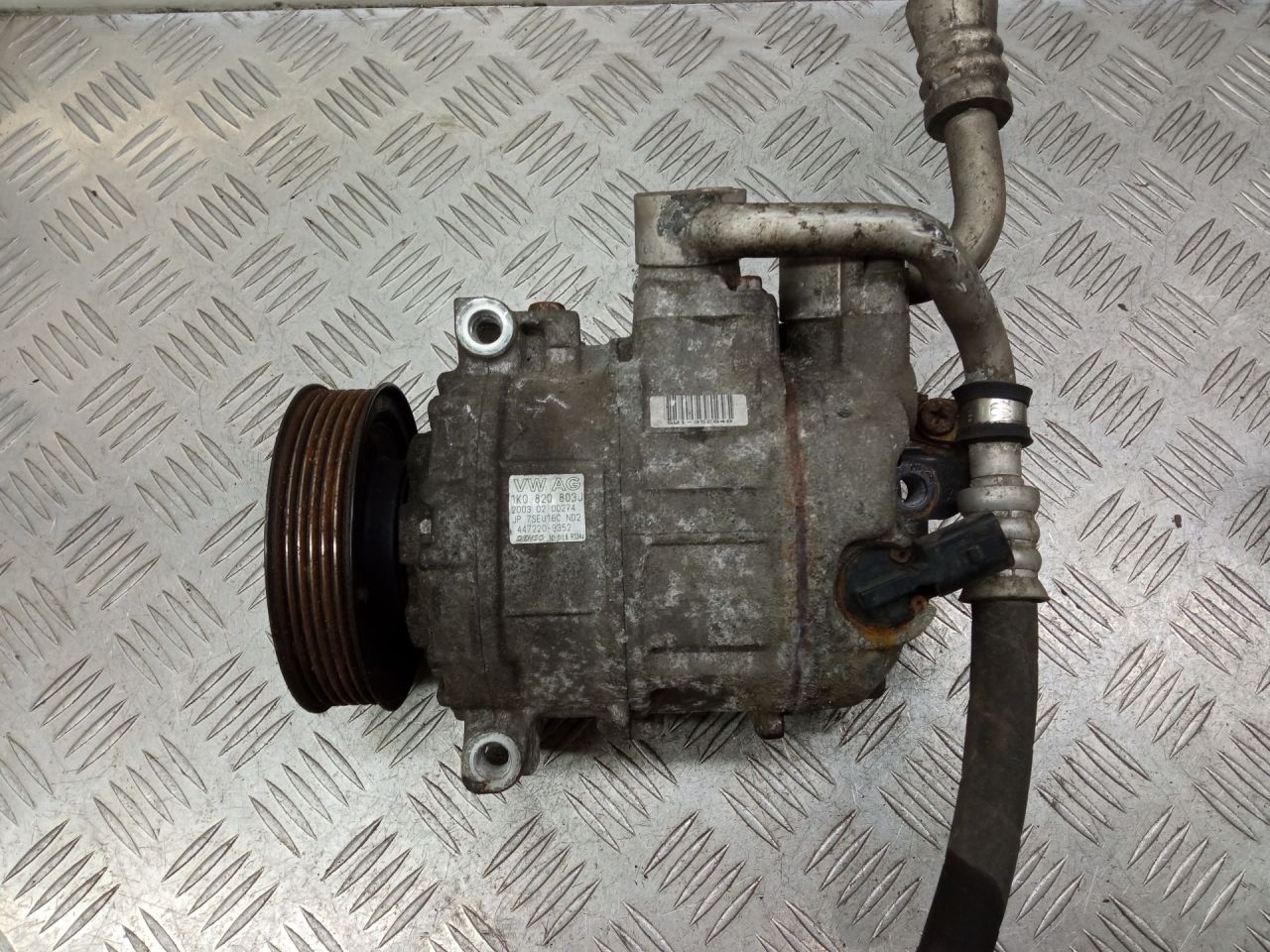компрессор кондиционера Volkswagen Touran 1 поколение 2006, 2.0 л., TDi PD, дизель, 1K0820803J - фото №1
