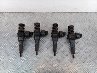 форсунка Volkswagen Passat B6 2006, 2.0 л., дизель, 038130073BQ