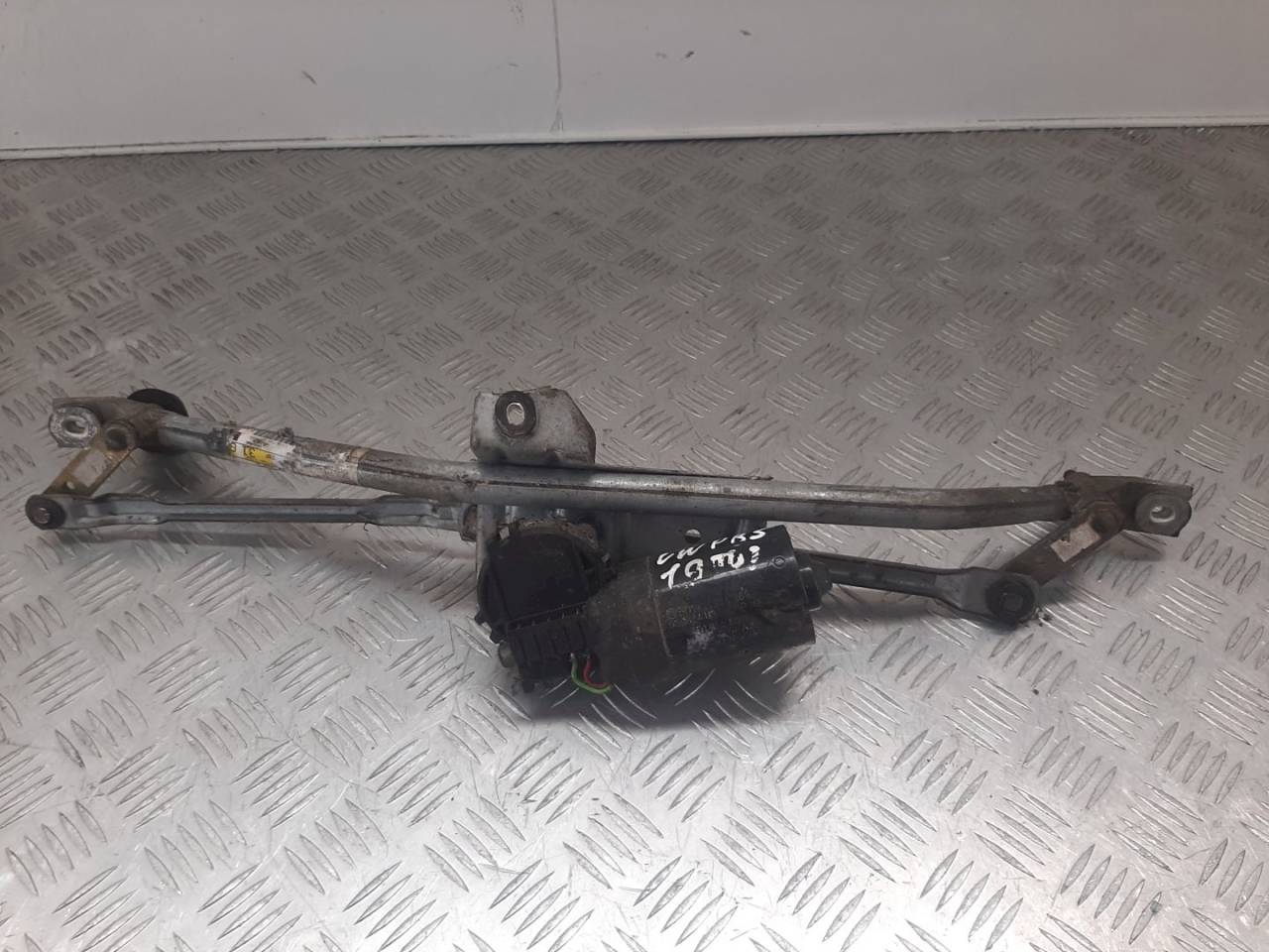 механизм стеклоочистителя (трапеция дворников) Volkswagen Passat B5 2000 - фото №1