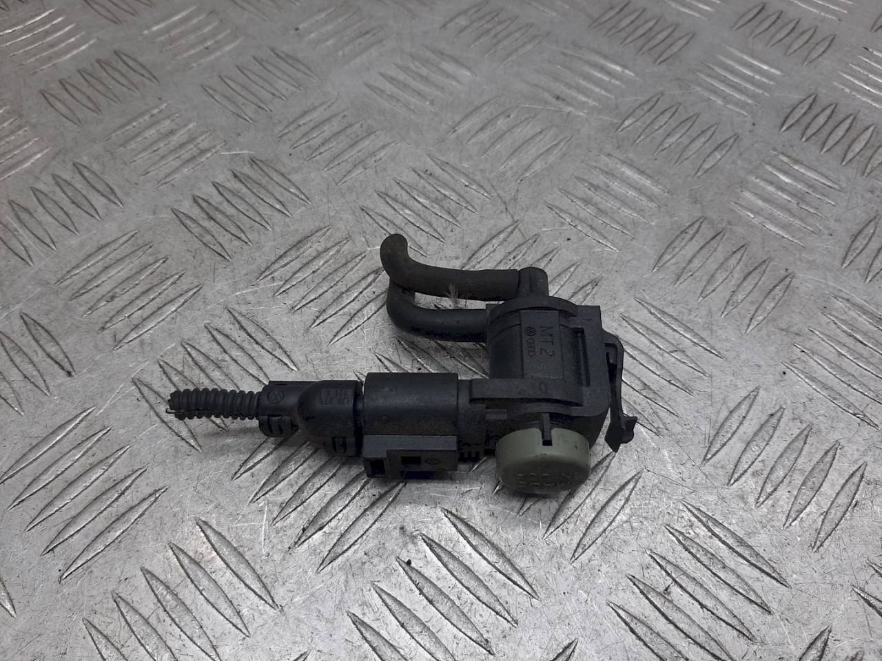 клапан управления турбиной (актуатор) Volkswagen Touareg 1 поколение 2006, 2.5 л., TDi, 1J0906283C - фото №1