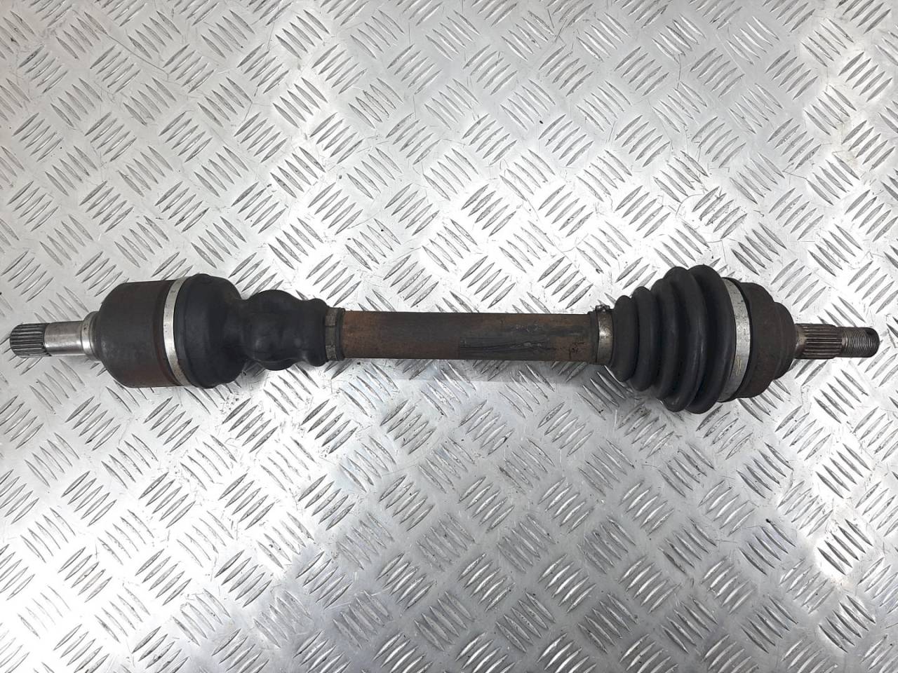 полуось передняя левая (приводной вал, ШРУС) Peugeot 307 1 поколение 2002, 1.6 л., HDi - фото №1