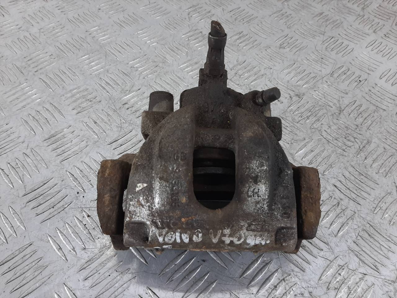 суппорт задний левый Volvo V70 2 поколение 2002, 2.4 л., B 5244 T3, бензин, МКПП - фото №1