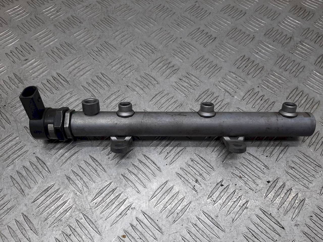 топливная рампа Audi A6 4F/C6 2006, 2.7 л., TDi, 059130090AA - фото №1