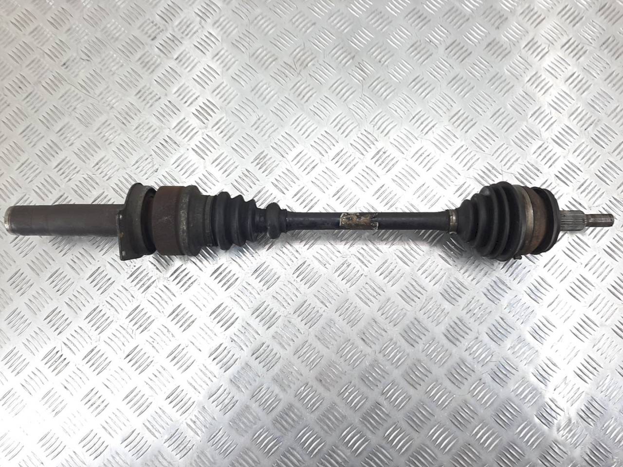 полуось передняя правая (приводной вал, ШРУС) Volkswagen Transporter T5 2008, 1.9 л., TDi - фото №1