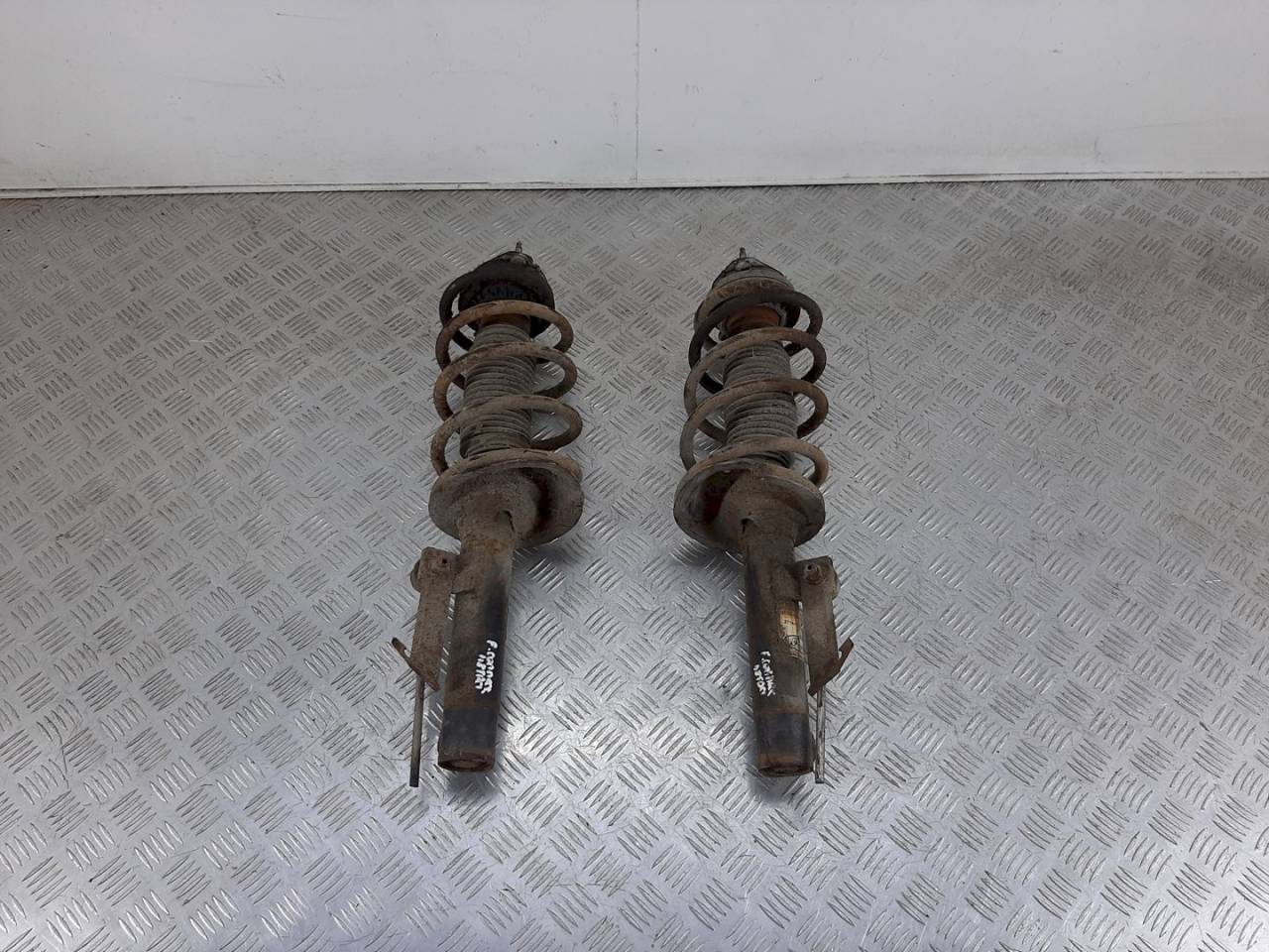 стойка передняя левая Ford Transit Connect 1 поколение 2009, 1.8 л., TDCi, 2T14-18058-EL - фото №1