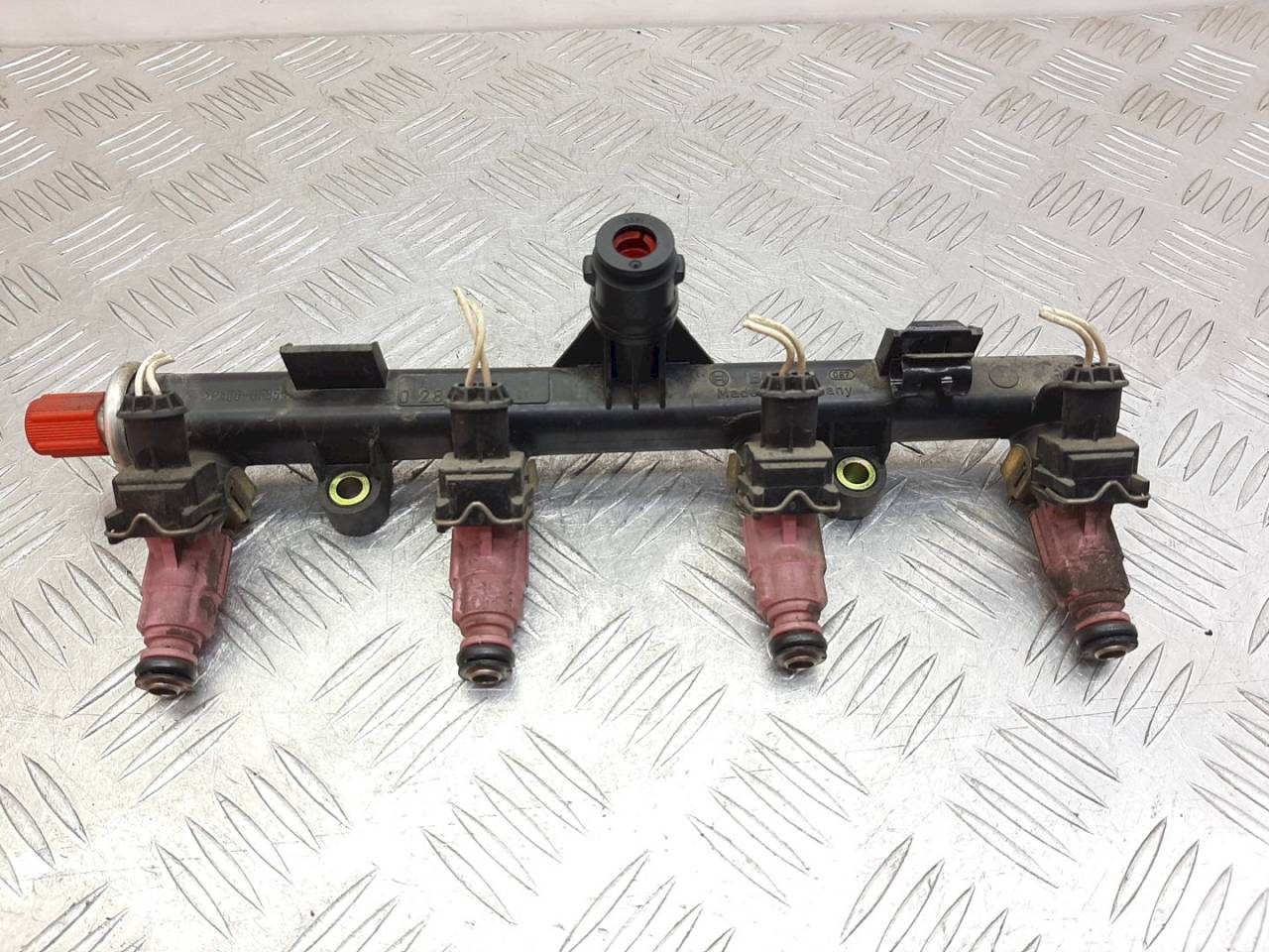 топливная рампа Fiat Stilo 1 поколение 2004, 1.4 л., i, 280151210 - фото №1