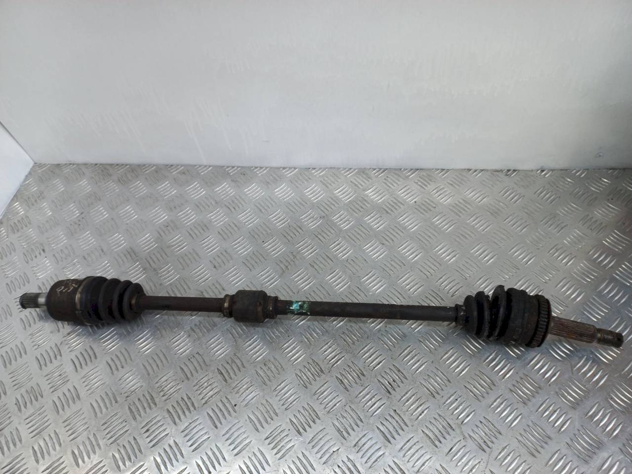 полуось передняя правая (приводной вал, ШРУС) Hyundai Getz 1 поколение 2005, 1.1 л., i - фото №1