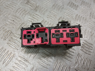 блок предохранителей Ford Transit 6 поколение 2001, 2.0 л., D3FA, дизель, 5МКПП, микроавтобус