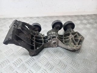 кронштейн генератора Mercedes-Benz A-Класс W169 2007, 2.0 л., дизель, A6402021040