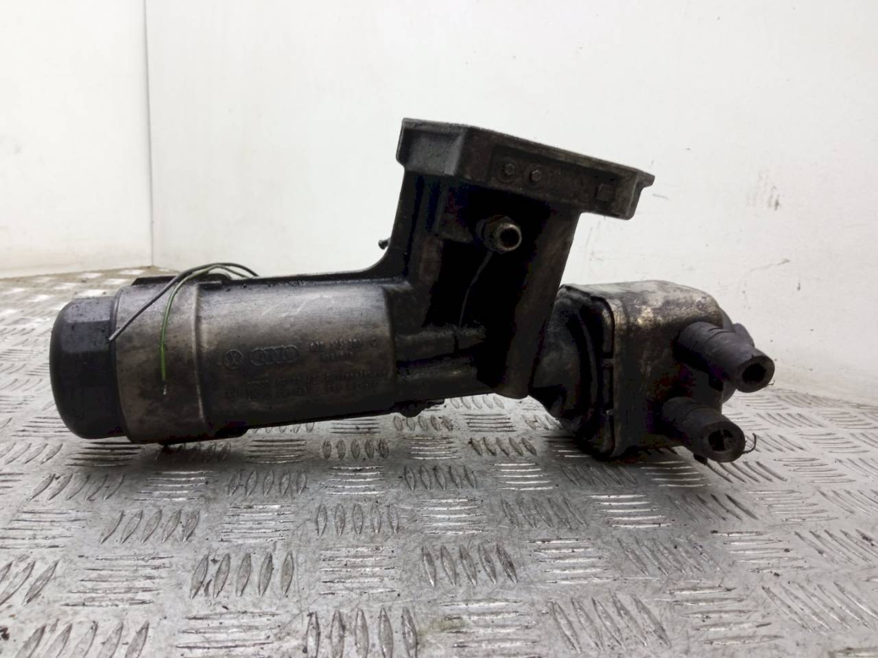корпус масляного фильтра Volkswagen Bora 1 поколение 2003, 1.9 л., TDi, 038115389C - фото №1