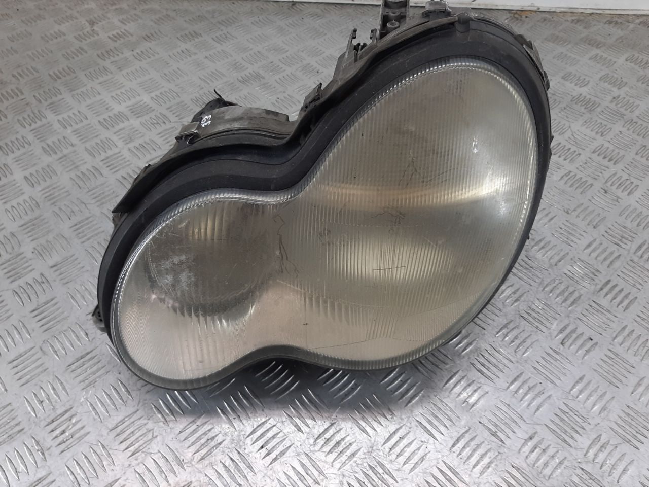 фара левая Mercedes-Benz C-Класс W203/S203/CL203 2000 - фото №1