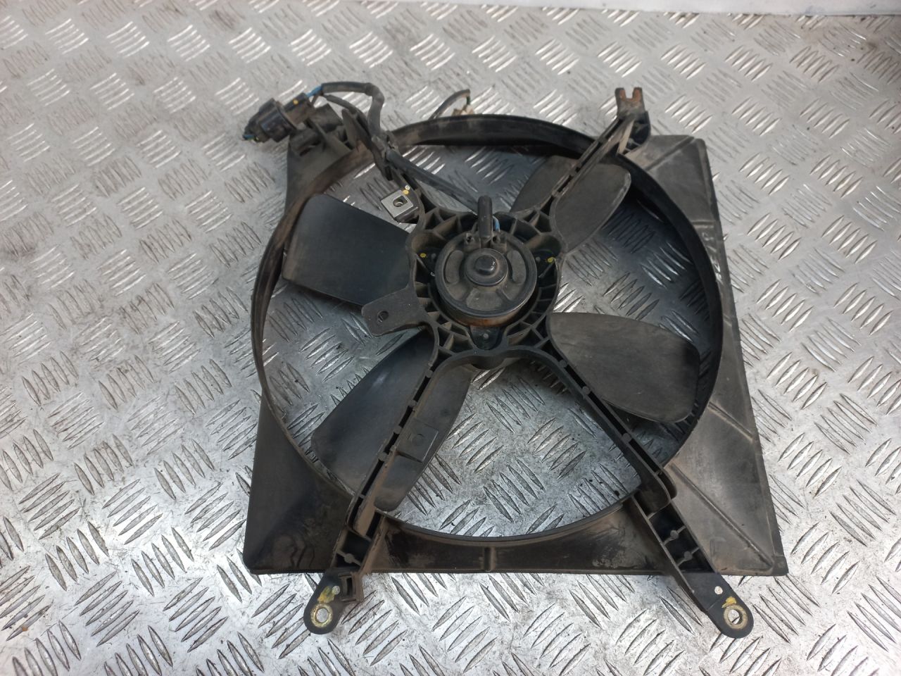 вентилятор радиатора Proton Persona 1 поколение 1997, 1.5 л., бензин - фото №1