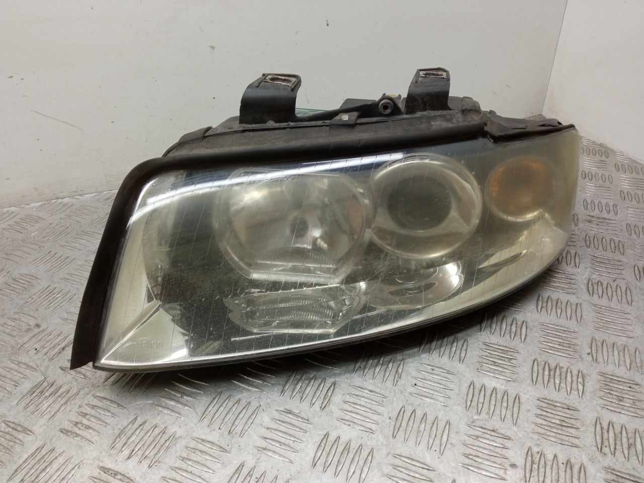 фара левая Audi A4 B6 2003, 2.0 л., ALT, бензин, 8E0941003F - фото №1