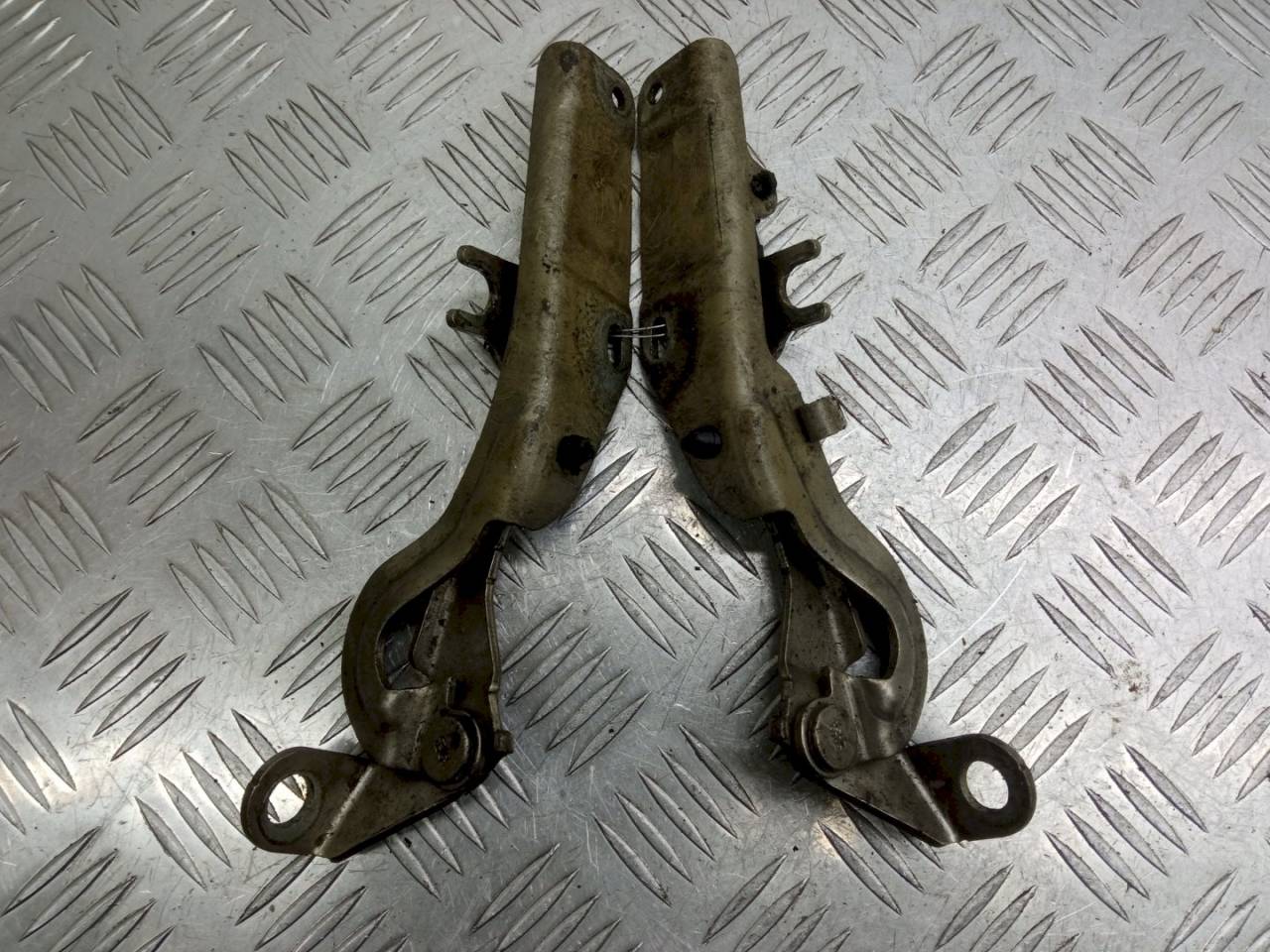 петля капота Citroen C3 Picasso 1 поколение 2011, 9681470380 - фото №1