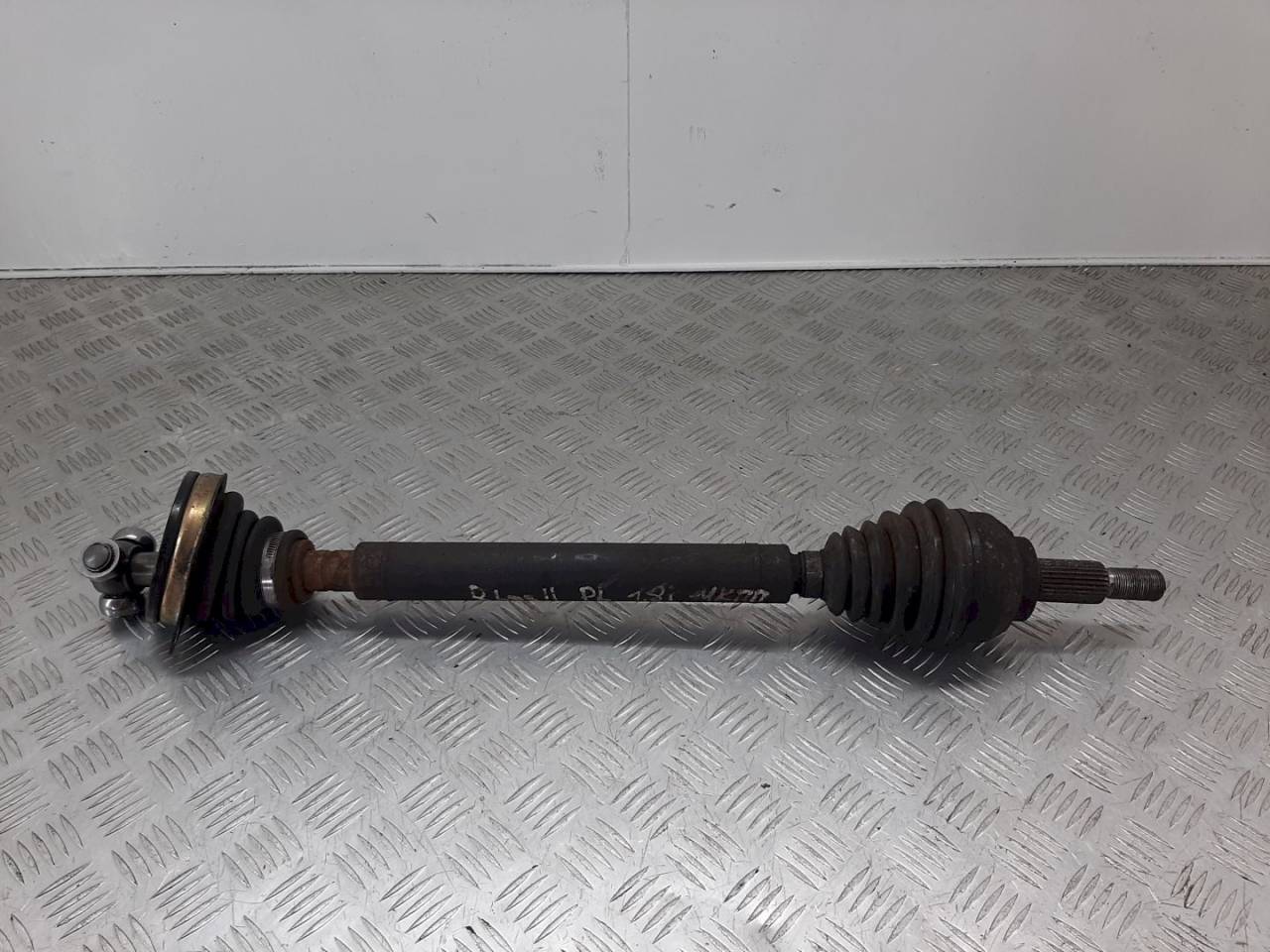 полуось передняя левая (приводной вал, ШРУС) Renault Laguna 2 поколение 2005, 1.8 л., i - фото №1