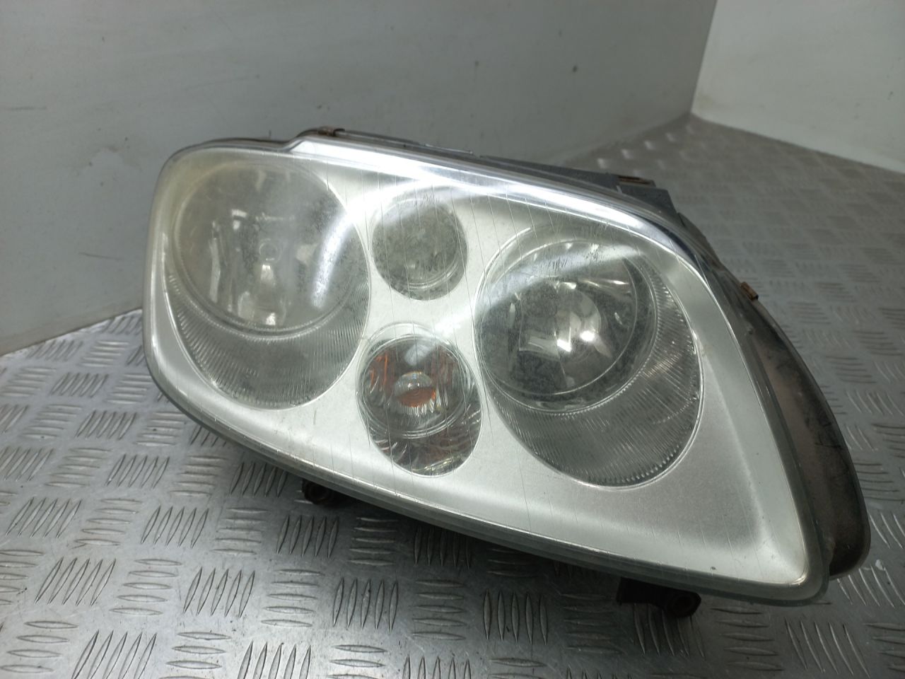 фара правая Volkswagen Touran 1 поколение 2003, 1T0941006D - фото №1