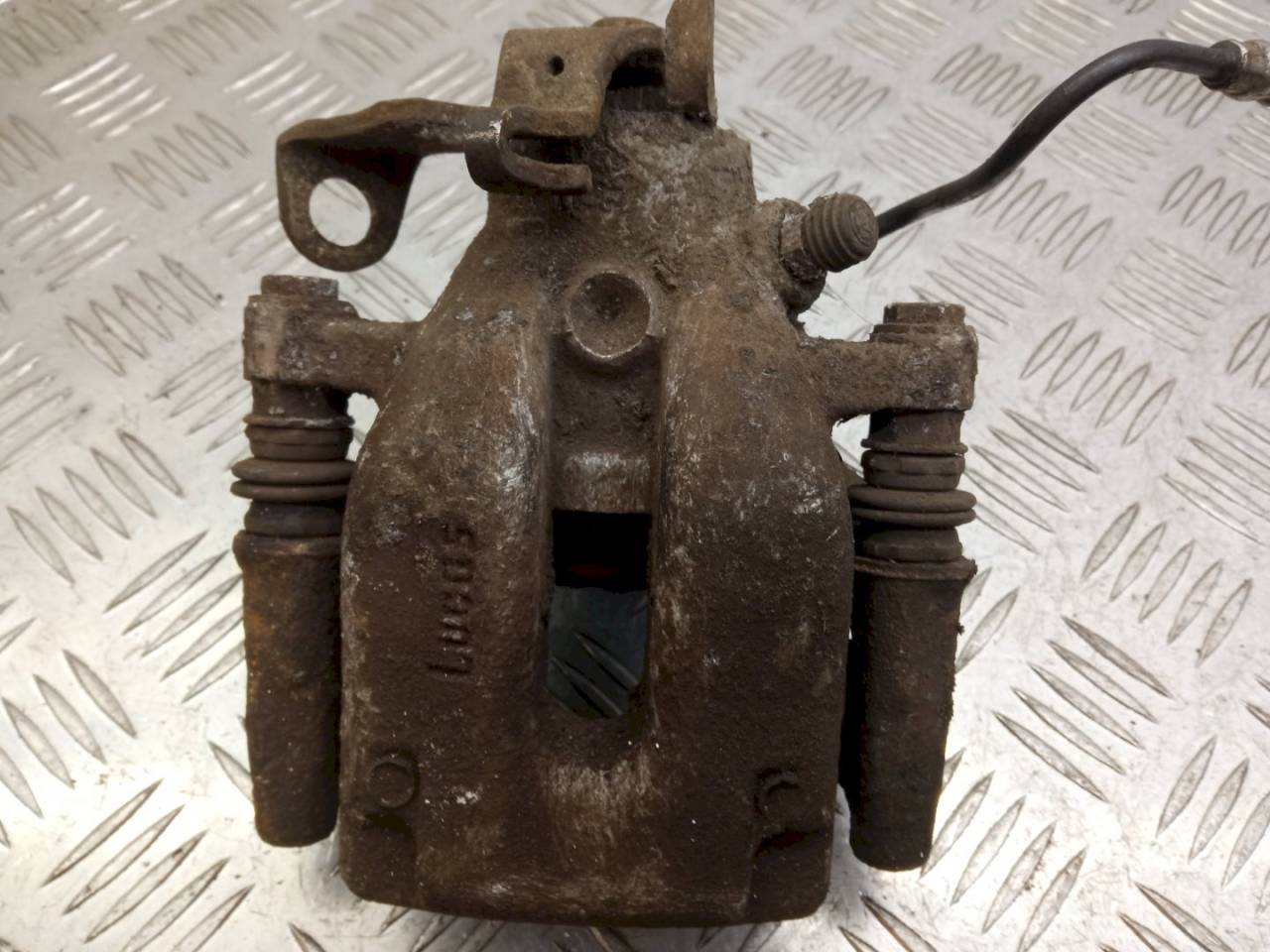 суппорт задний правый Citroen Xsara Picasso 1 поколение 2004 - фото №1