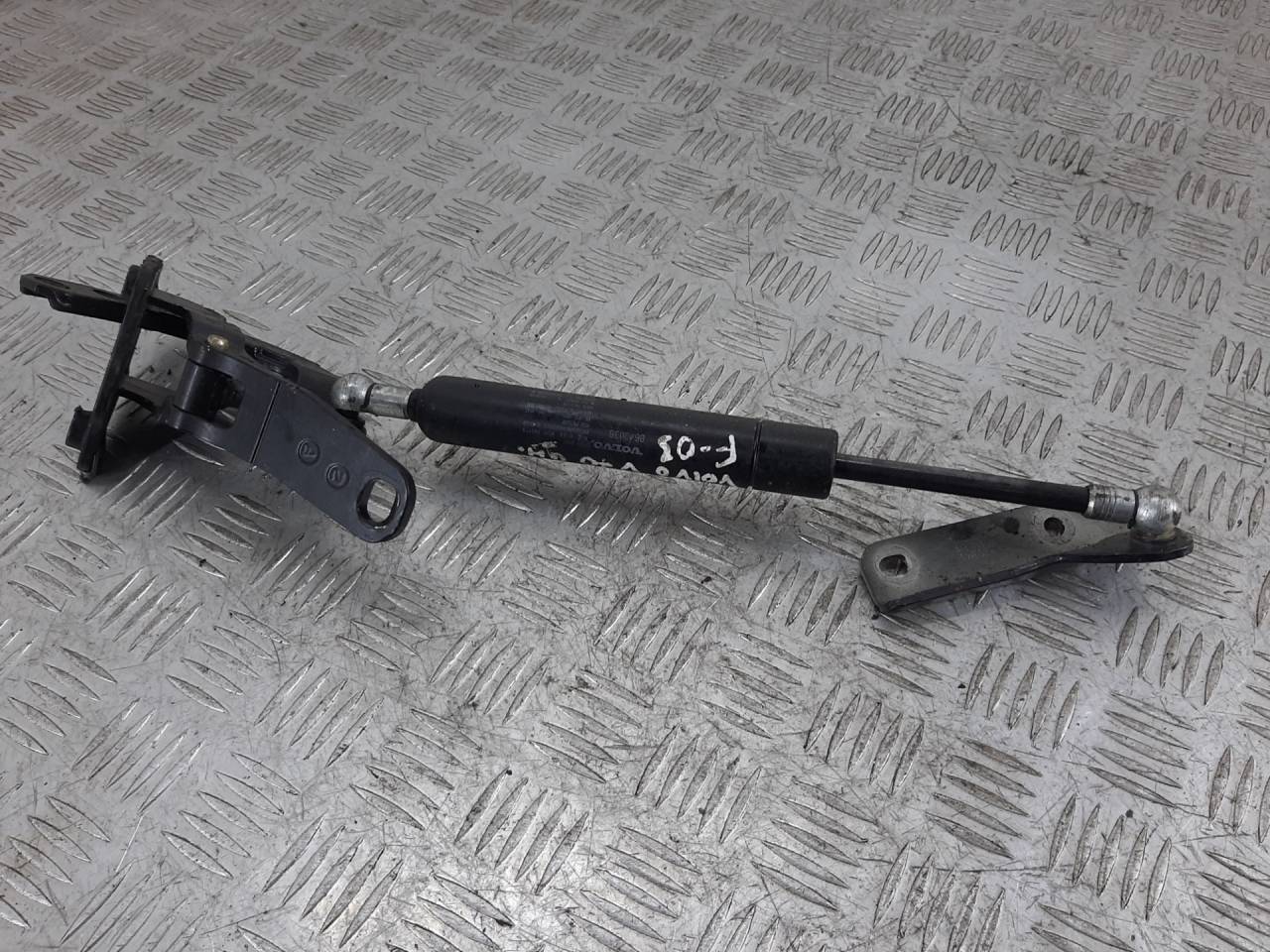 петля крышки багажника Volvo V70 2 поколение 2002, 2.4 л., B 5244 T3, бензин, МКПП, 8643038 - фото №1
