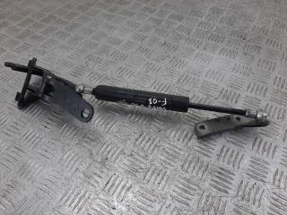 петля крышки багажника Volvo V70 2 поколение 2002, 2.4 л., B 5244 T3, бензин, МКПП, 8643038