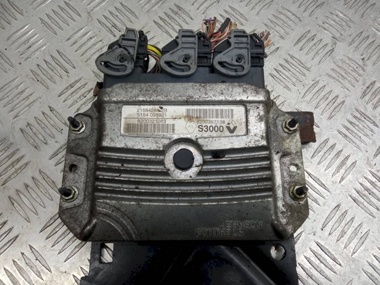 блок управления двигателем Renault Scenic 1 поколение 1999, 1.6 л., i, 8200387138 - фото №1