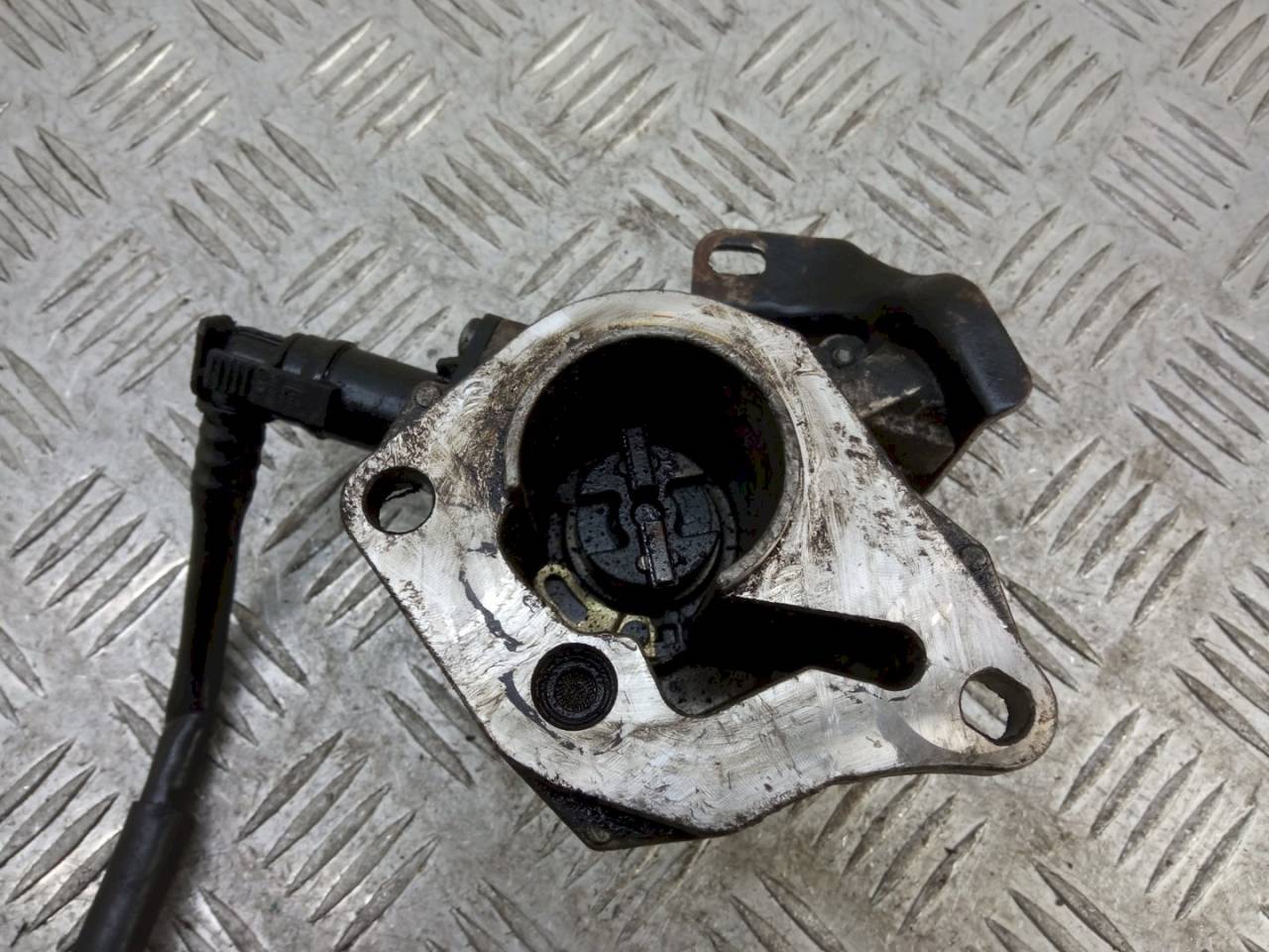 насос вакуумный Renault Scenic 2 поколение 2006, 1.5 л., DCi - фото №1