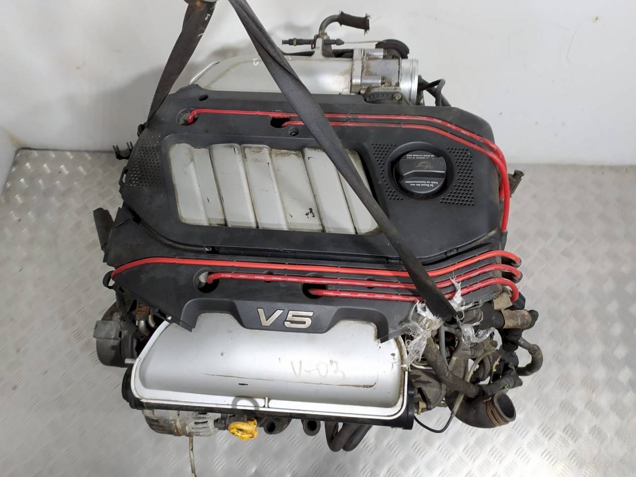 двигатель Volkswagen Bora 1 поколение 2000, 2.3 л., i, бензин, -, AGZ - фото №1