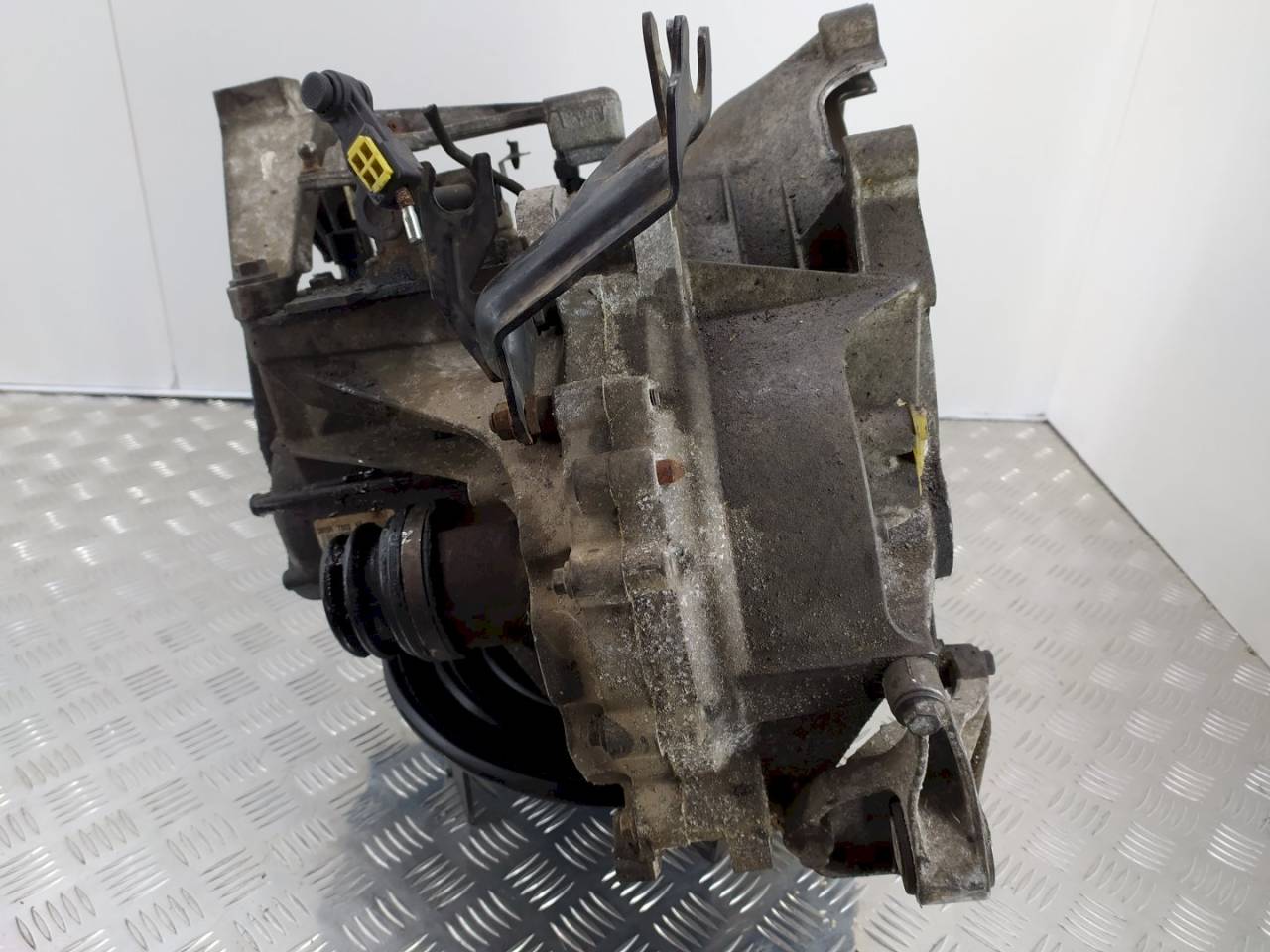 КПП механическая (МКПП) Ford C-Max 1 поколение 2003, 1.8 л., i, бензин, 3M5R-7002-XA, 1S7R-7F096 - фото №1