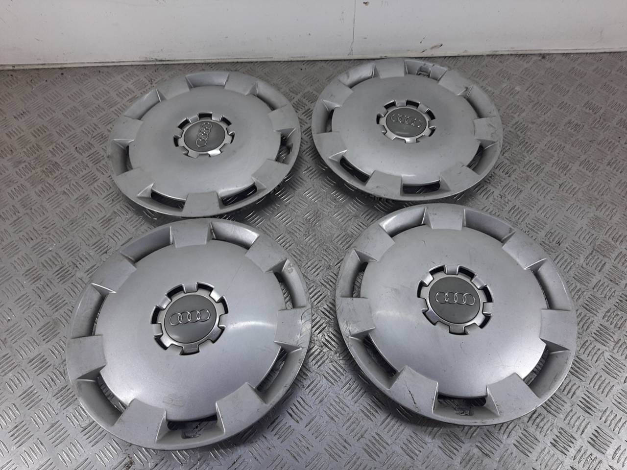 колпак колесный Audi A3 8P 2005, 8P0601147A
