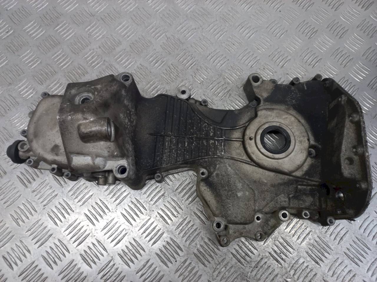 крышка двигателя передняя Volkswagen Polo 4 поколение 2005, 1.2 л., i, 03D109211J - фото №1