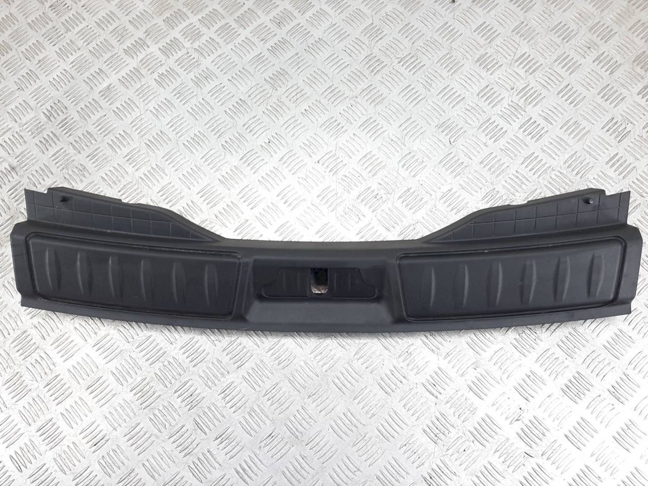 накладка внутренняя на заднюю панель кузова Jaguar F-Pace 1 поколение 2019, HK83-406A64-AD