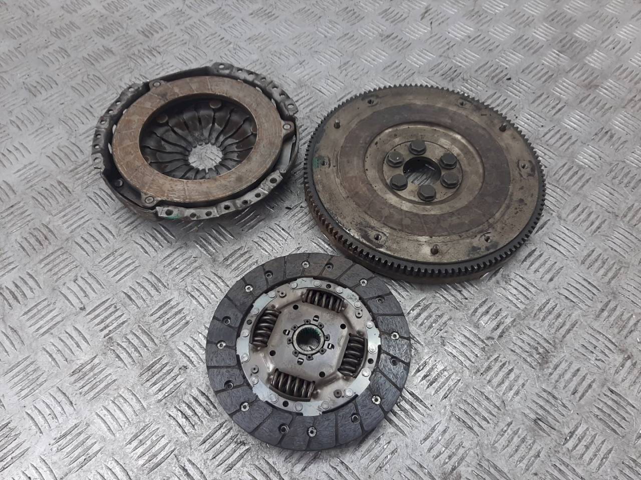 маховик Volkswagen Polo 4 поколение 2005, 1.2 л., i - фото №1