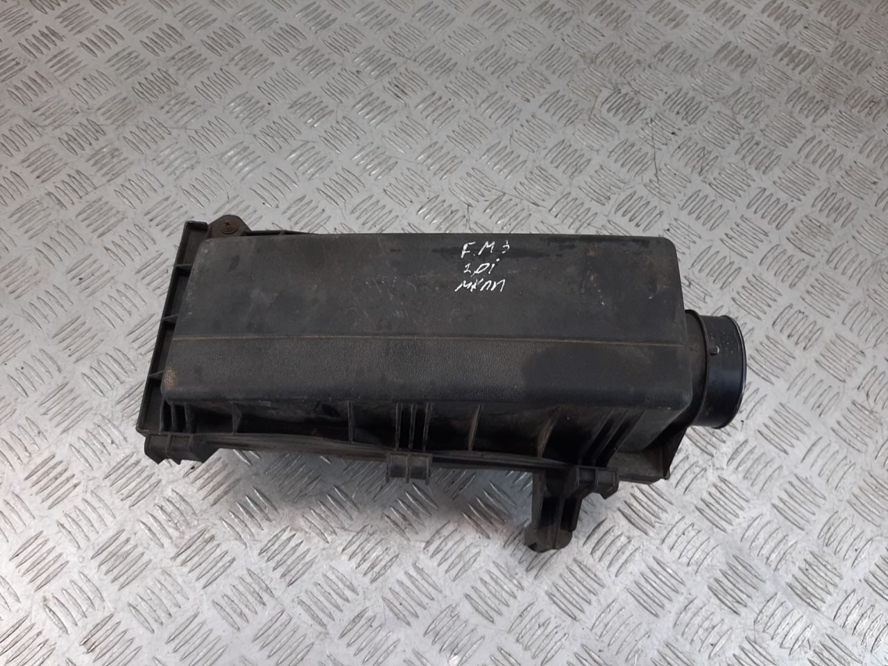 корпус воздушного фильтра Ford Mondeo 3 поколение 2003, 2.0 л., бензин - фото №1