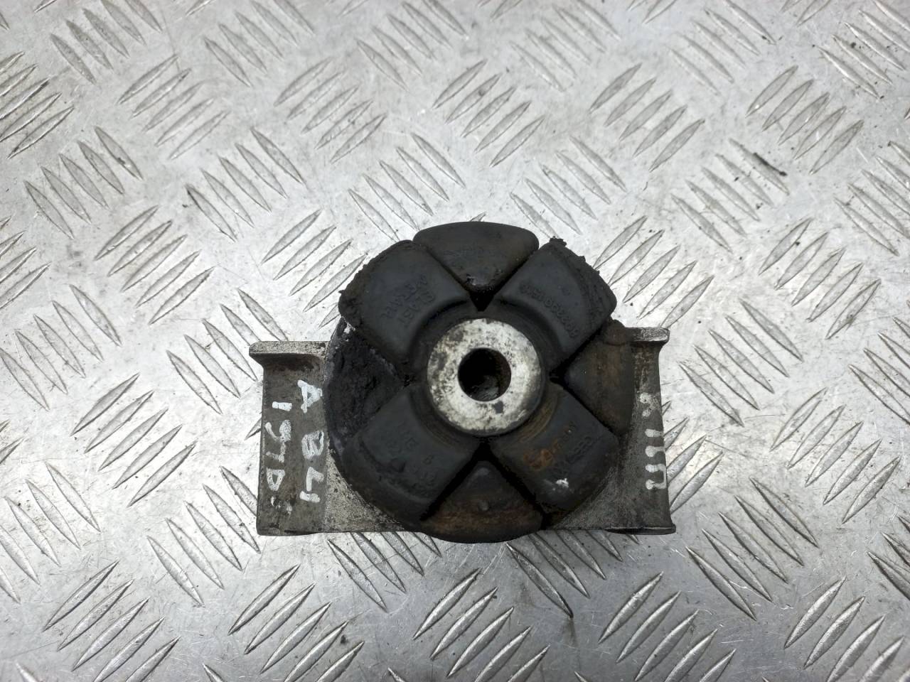 подушка крепления КПП Audi 80 8C/B4 1996, 1.9 л., TDi, дизель, 893399151A - фото №1