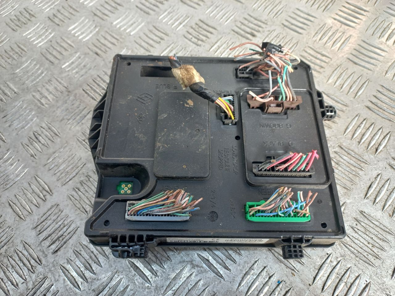 Блок управления BCM (Body Control Module) Renault Megane 3 поколение 2010, 1.5 л., K9K 836, дизель, МКПП, 284B17288R - фото №1