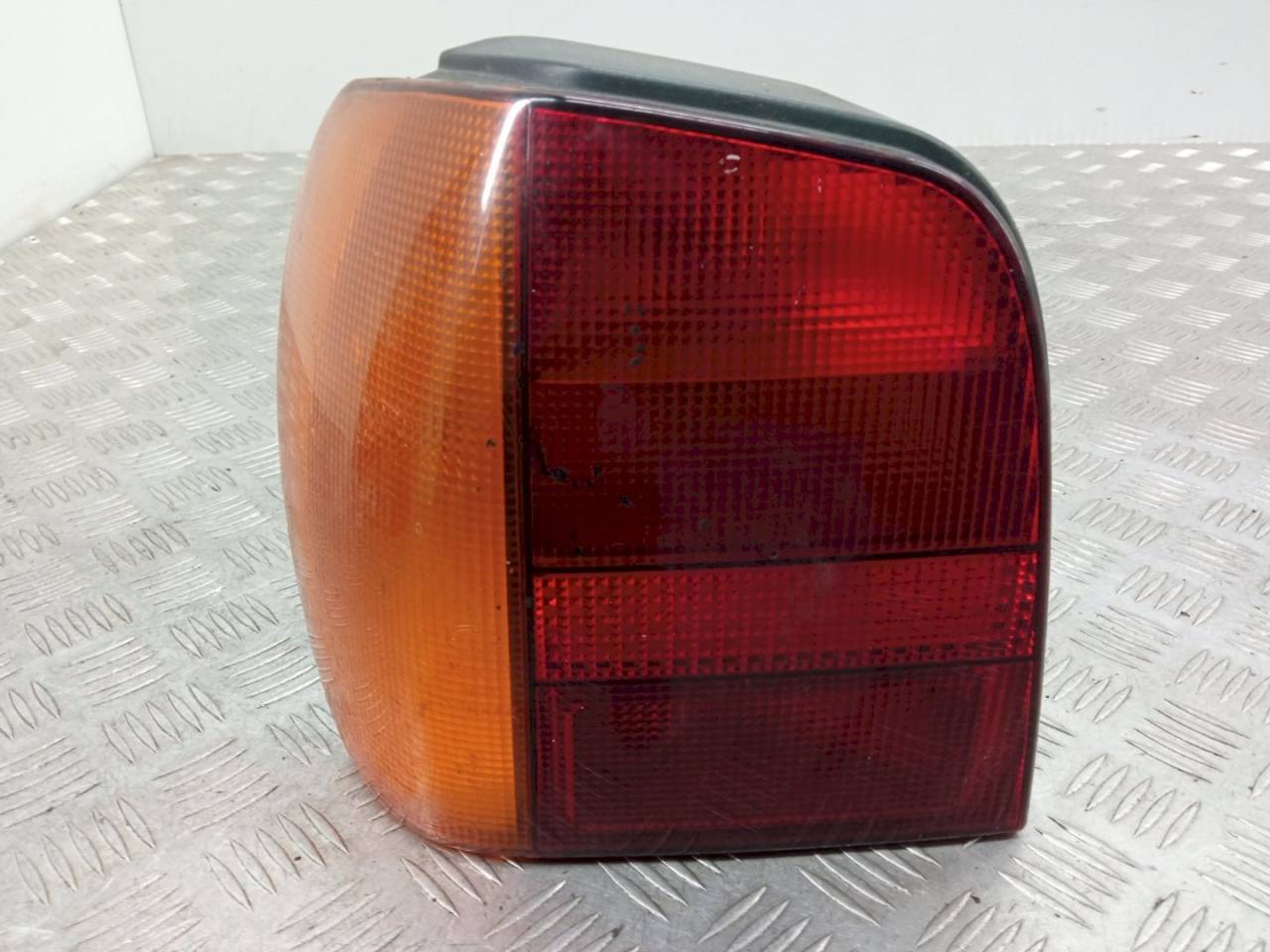 фонарь задний левый Volkswagen Polo 3 поколение 1996, хетчбэк 5 дв., 6N0945257A - фото №1