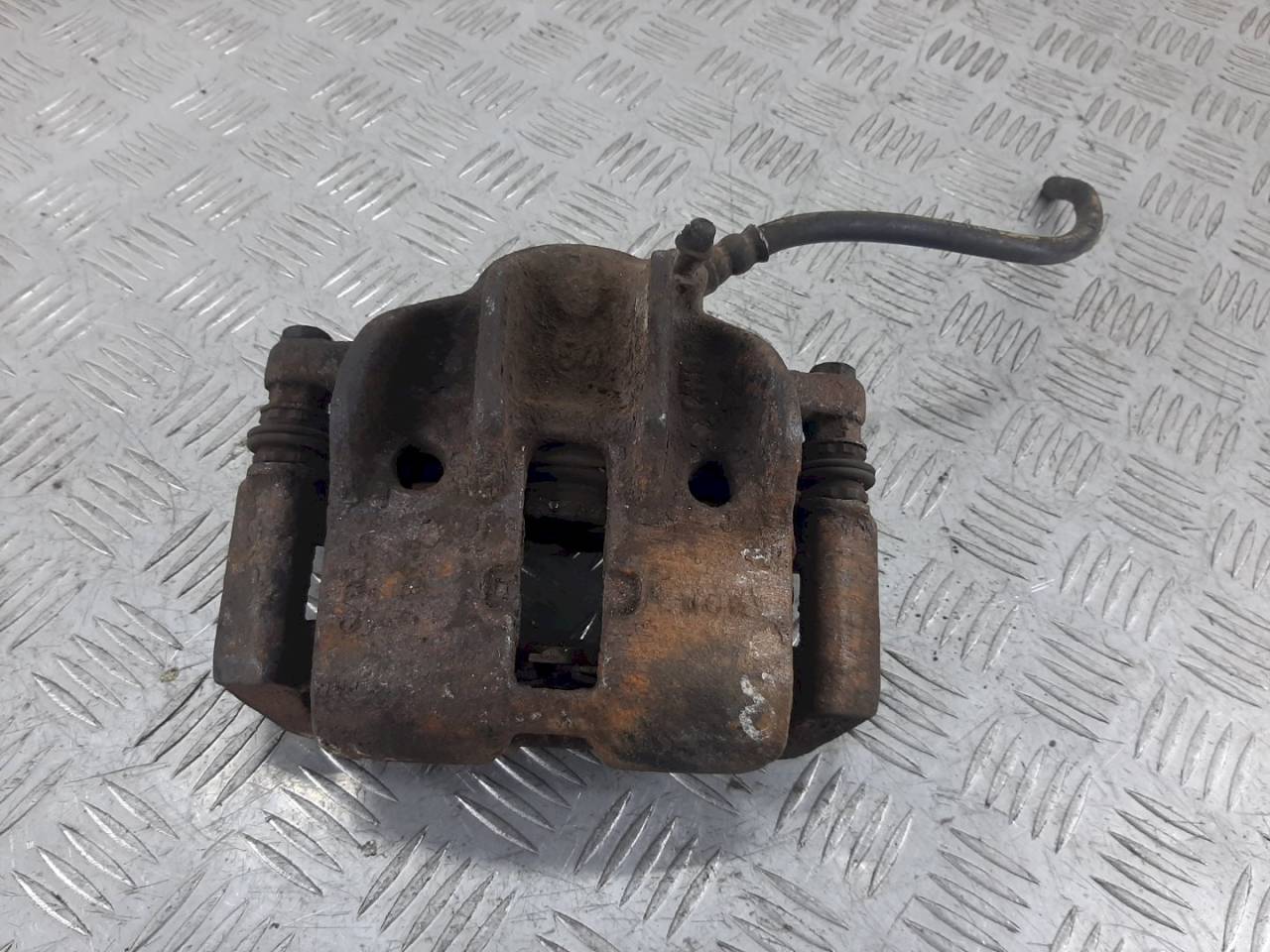 суппорт передний левый Citroen Xsara 1 поколение 2000 - фото №1