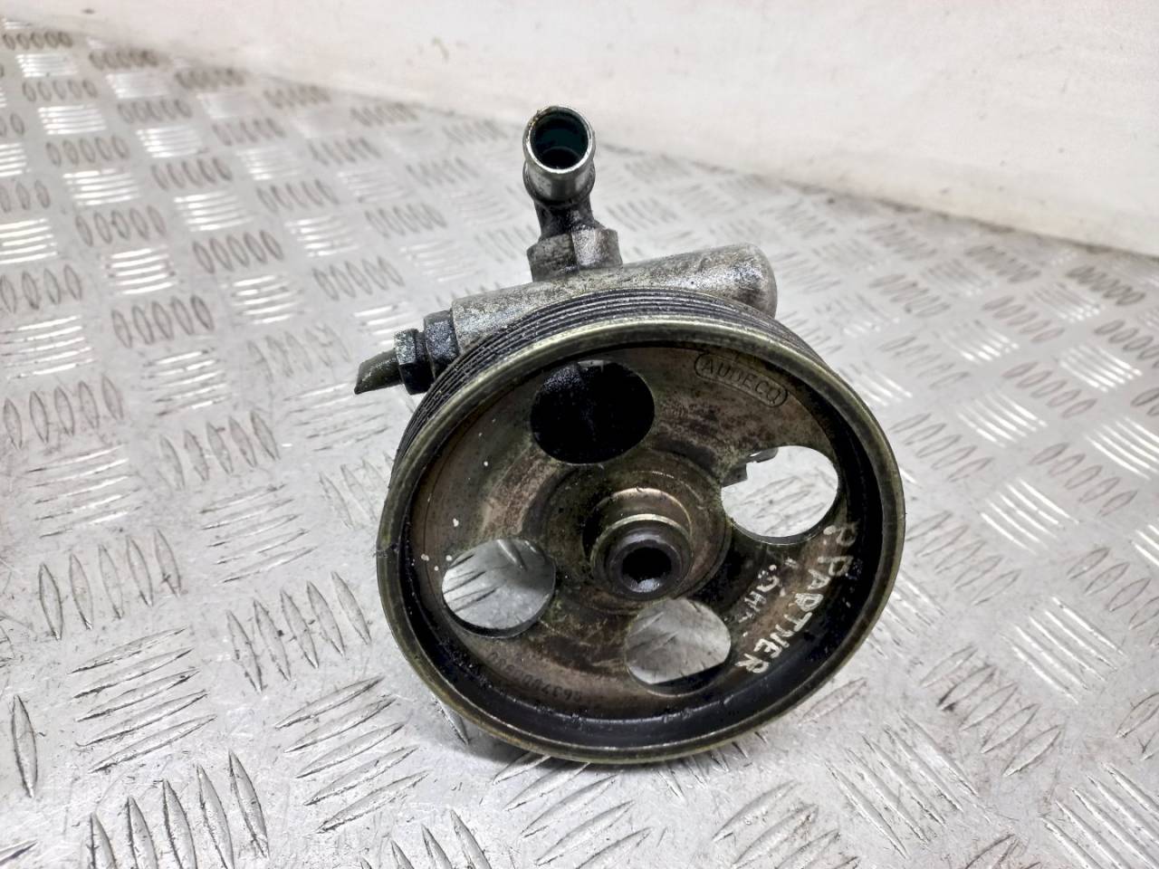 насос гидроусилителя руля Peugeot Partner 1 поколение (M49) 2002, 1.6 л., HDi, 9659820880 - фото №1