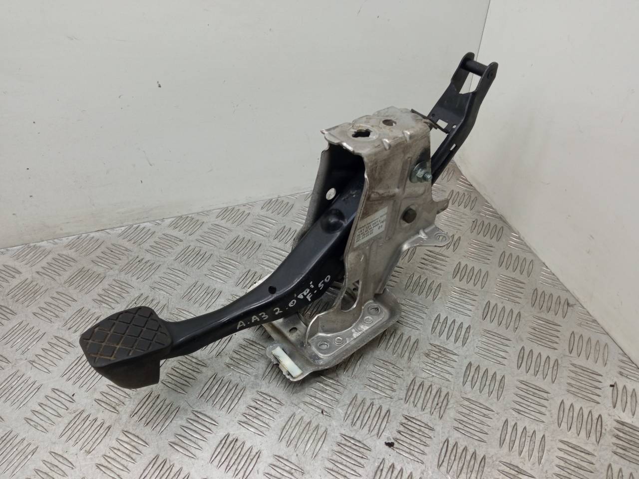 педаль тормоза Audi A3 8P 2005, 2.0 л., BKD, дизель, МКПП, хетчбэк 3 дв., 1K1721057L - фото №1